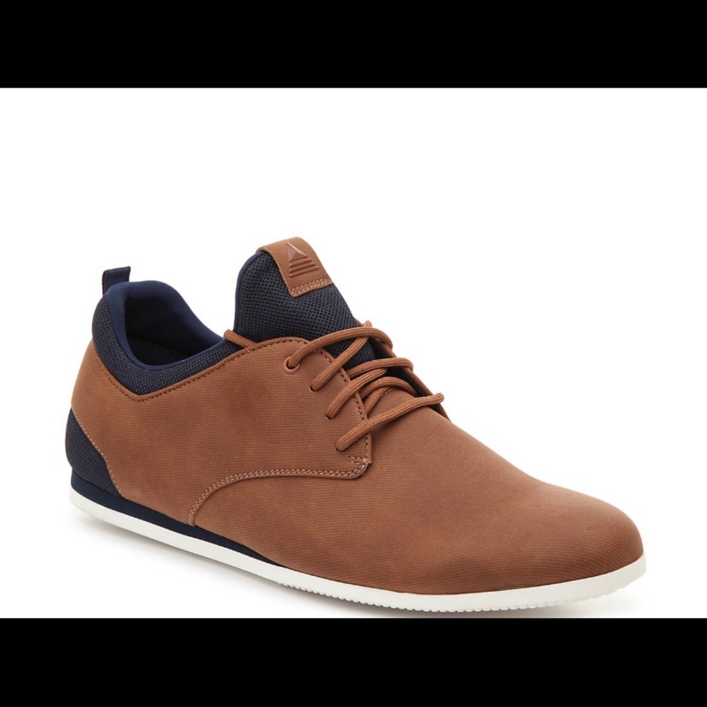 I’m selling a pair of men’s Aldo shoes